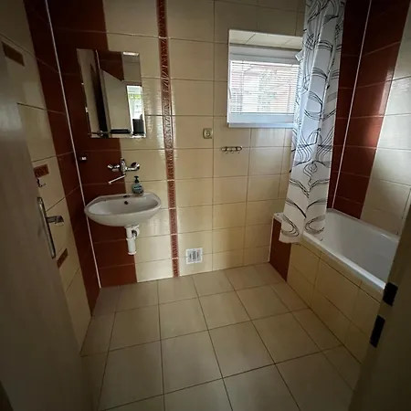 Prenájom V Súkromí