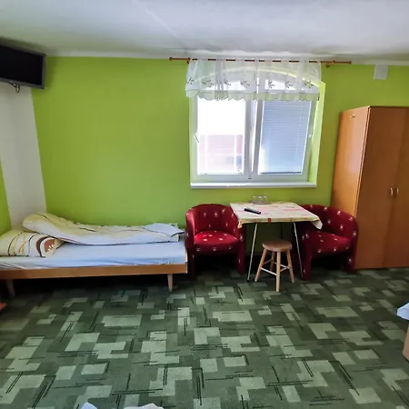 Prenajom V Sukromi Krompachy Guest house